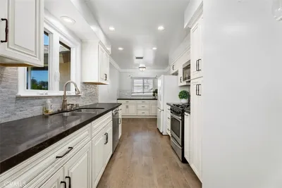 1325 W Ash photo 2