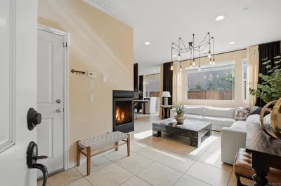 2212 Laramie Way photo 2