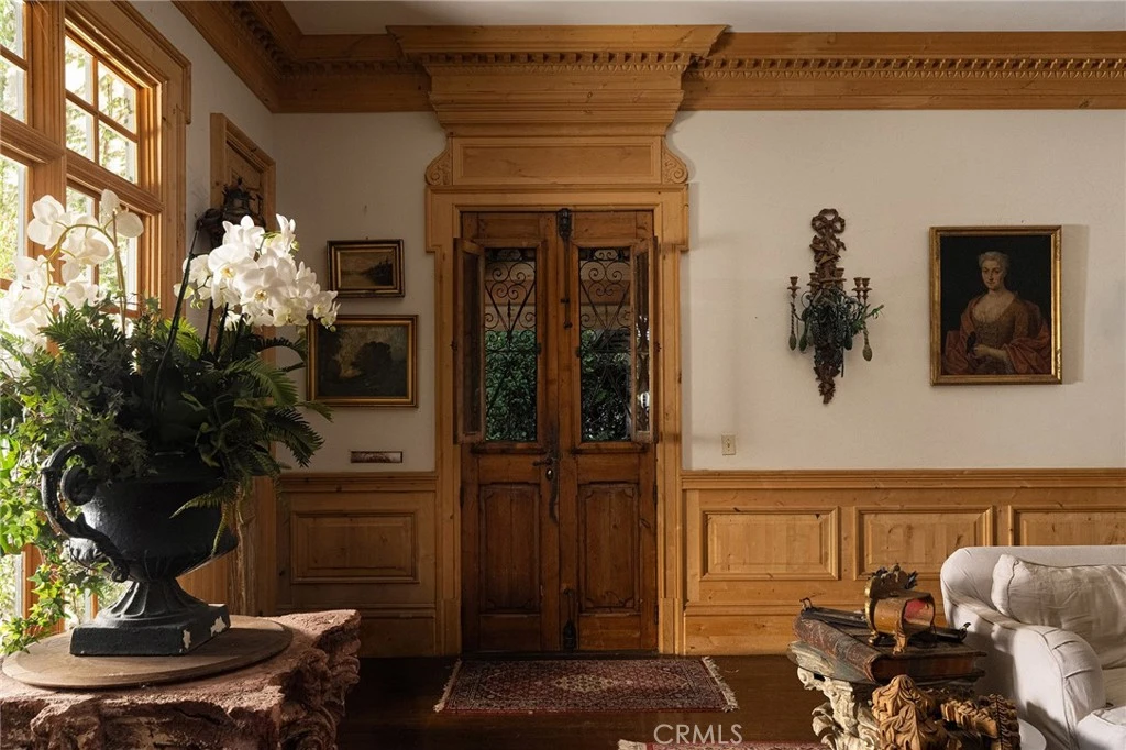 Interior 4