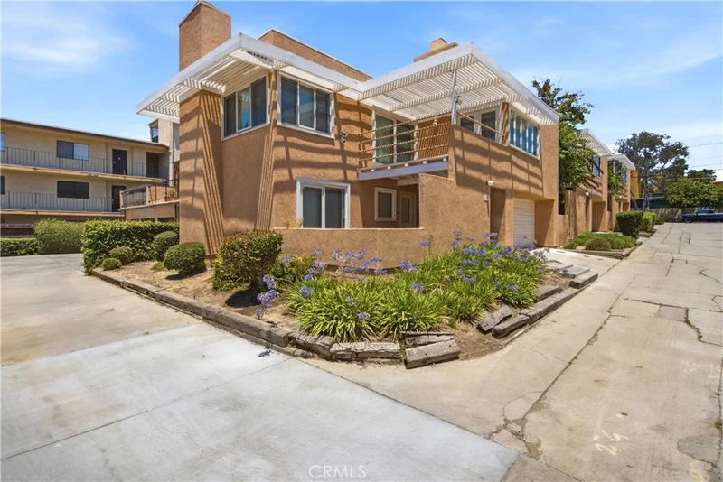 2744 E 20th Street, Signal Hill, CA 90755