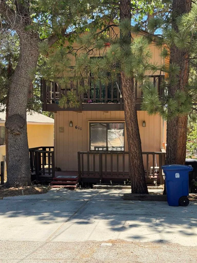 Photo 2 of 611 Spruce Lane