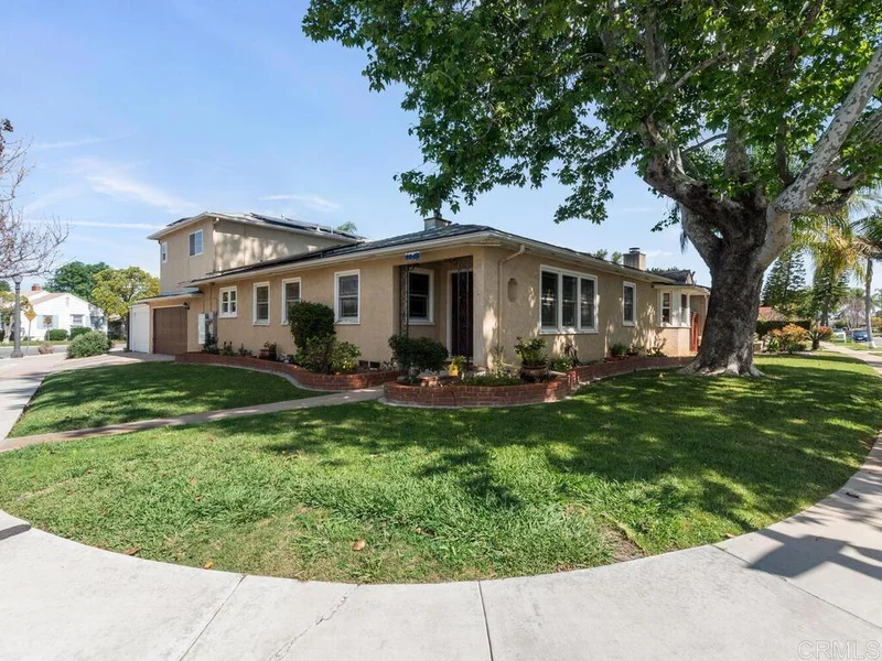 4839 Winona Avenue