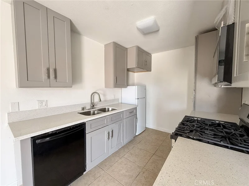 5839 Bagley photo 2