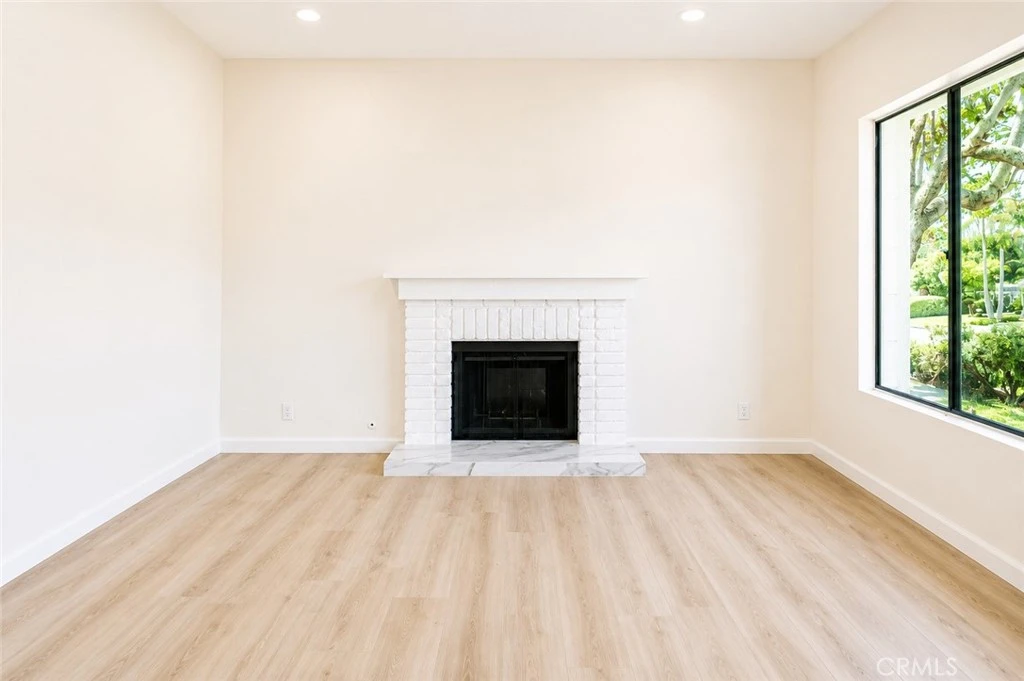 Interior 4