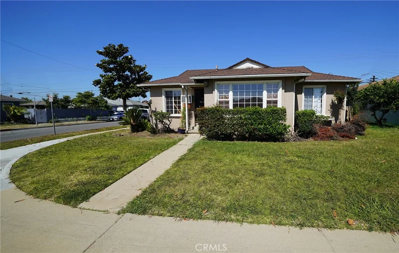 13719 S San Pedro, Los Angeles, CA 90061