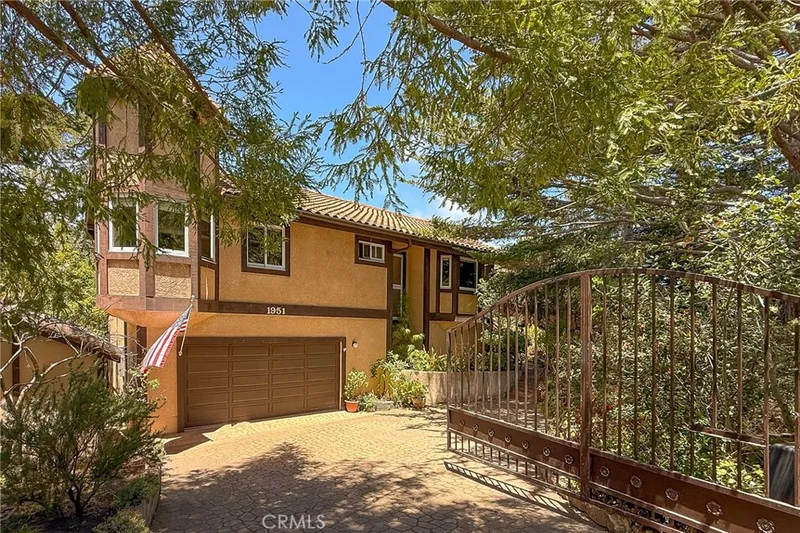 1951 Pierce Avenue