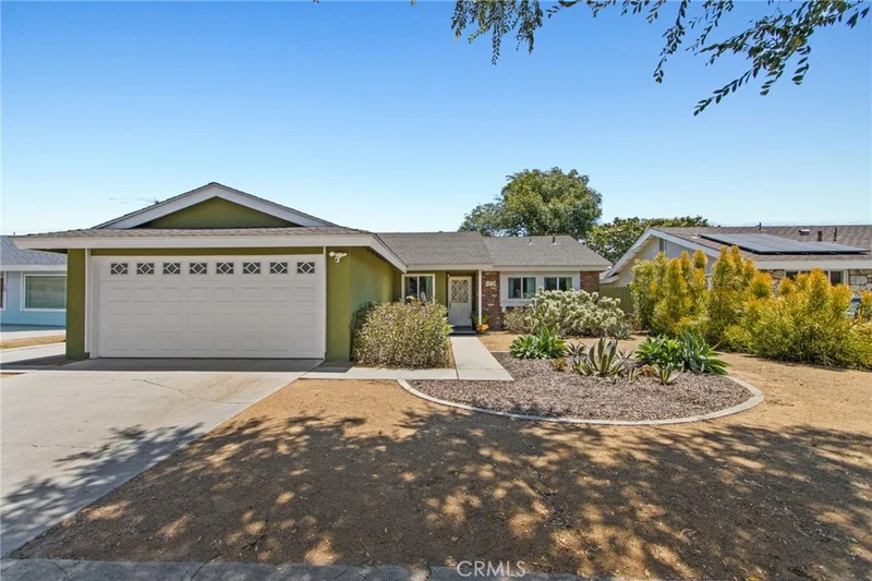 2858 Clark Avenue photo 2