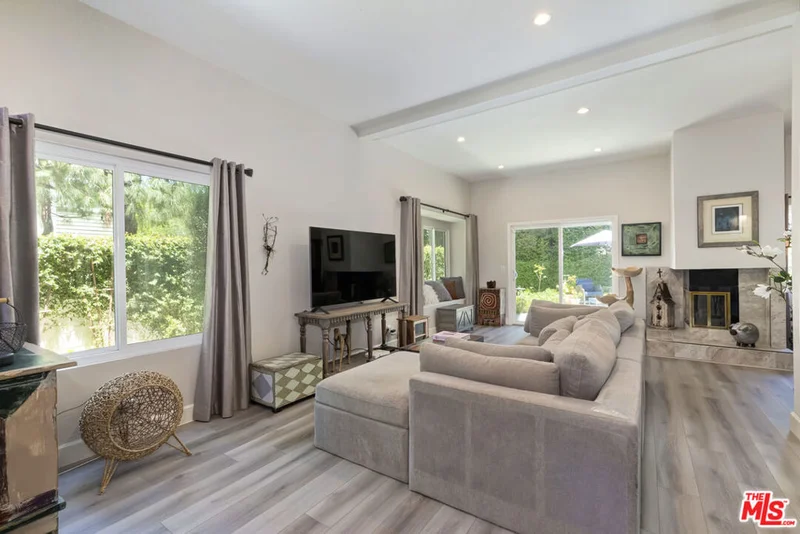 29700 Windsong Lane, Agoura Hills, CA 91301
