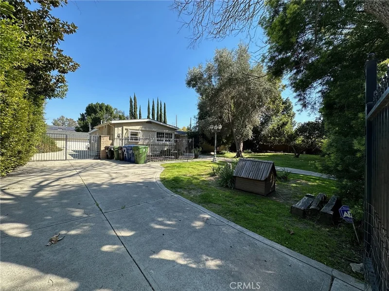 Photo 2 of 5504 Tyrone Avenue