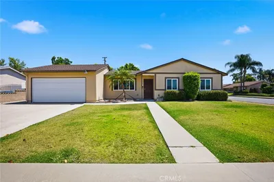 1225 W Glenmere