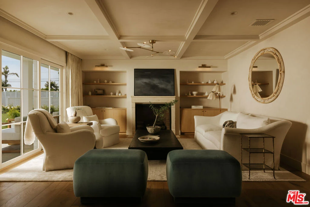 Interior 4