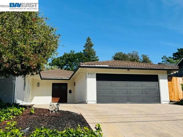3727 Northridge Dr