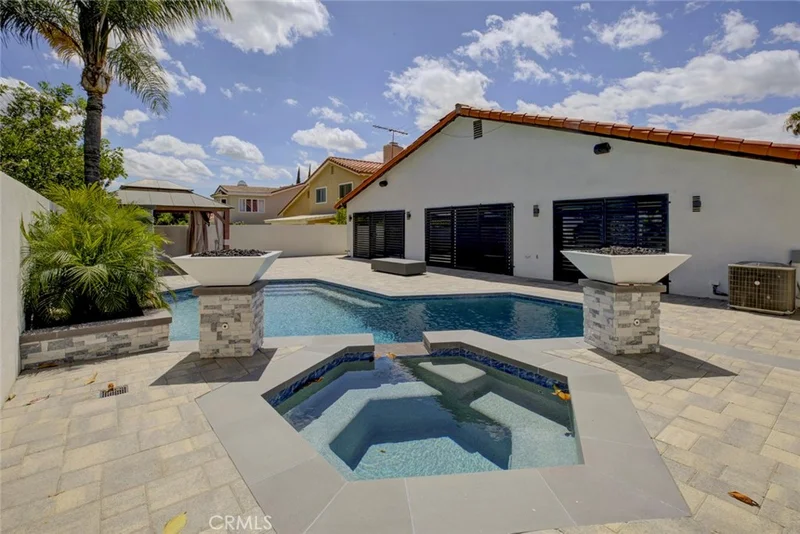 9450 Tampa photo 2