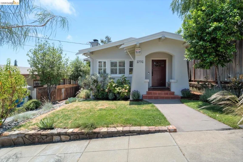 1751 E 38th St, Oakland, CA 94602