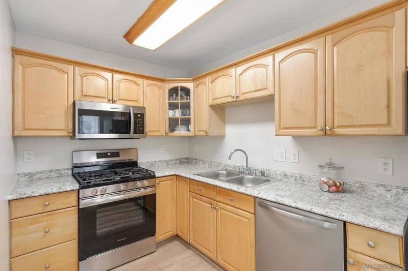 868 E Alvarado 28 photo 2