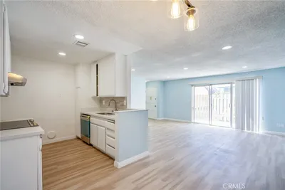 2300 S Hacienda Boulevard D4