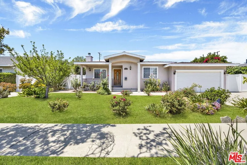 10109 Gloria Avenue, North Hills, CA 91343