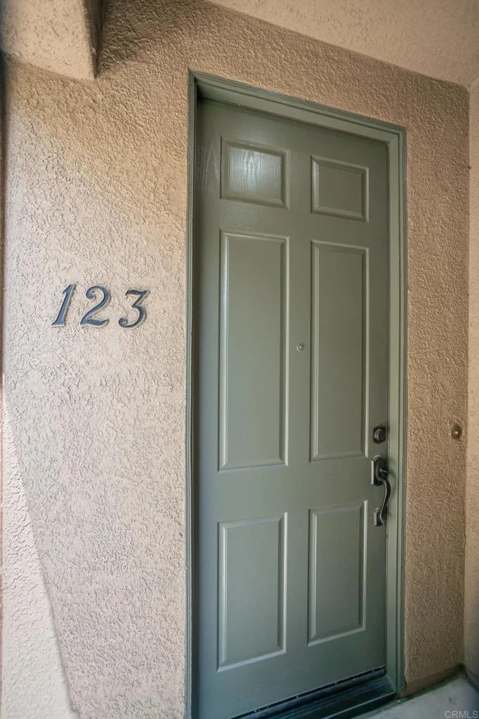 425 S Meadowbrook Dr 123 photo 2