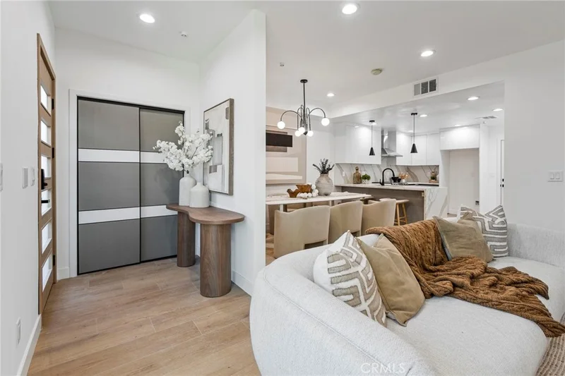 Photo 2 of 1014 W 223rd Street 4