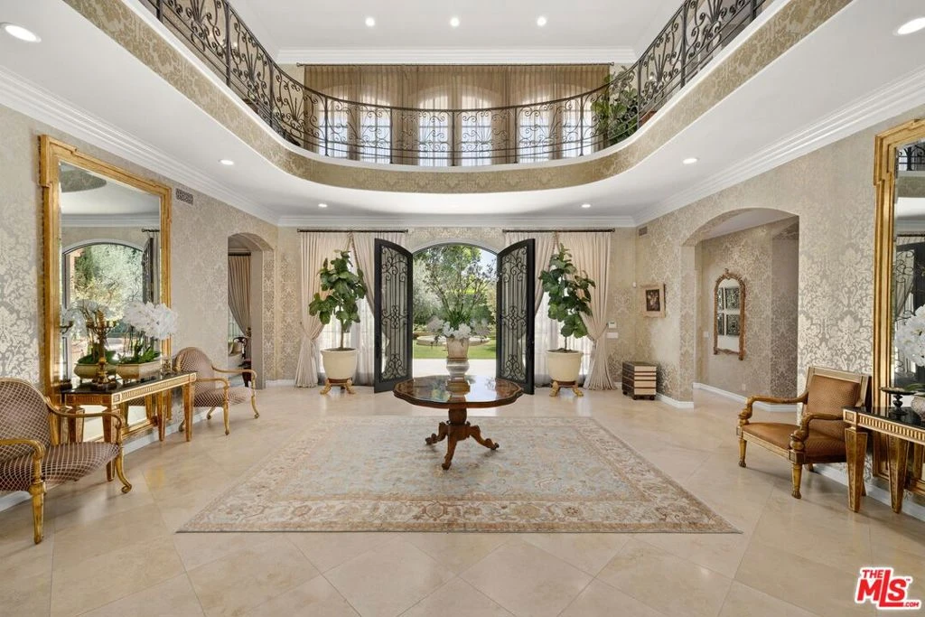 Interior 3