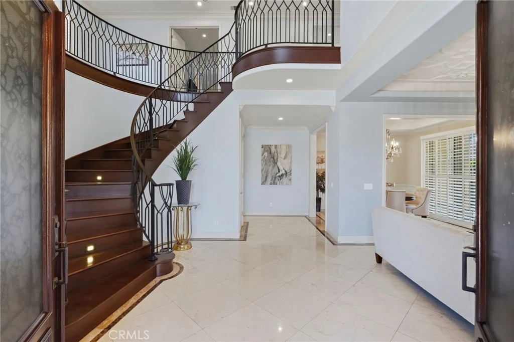 Interior 3