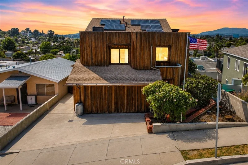 1145 Knoll Drive