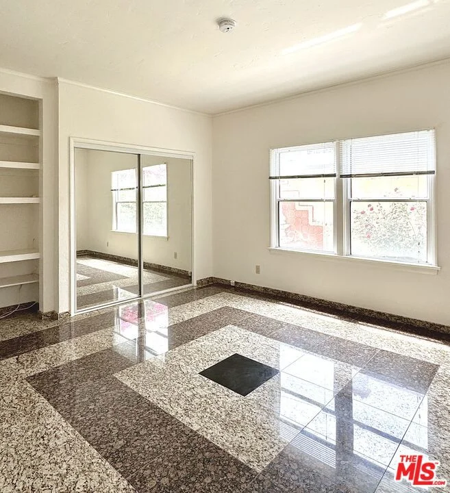 121 N Swall Drive 4, Beverly Hills, CA 90211
