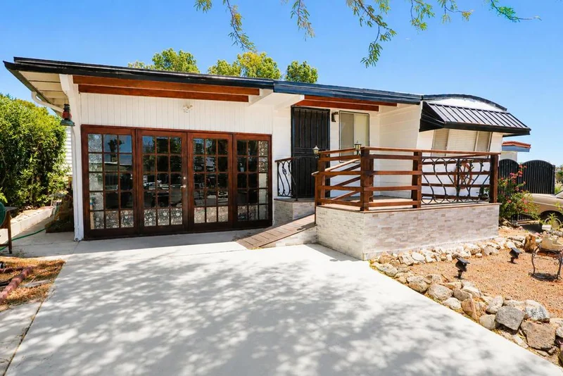 69360 Poolside Drive