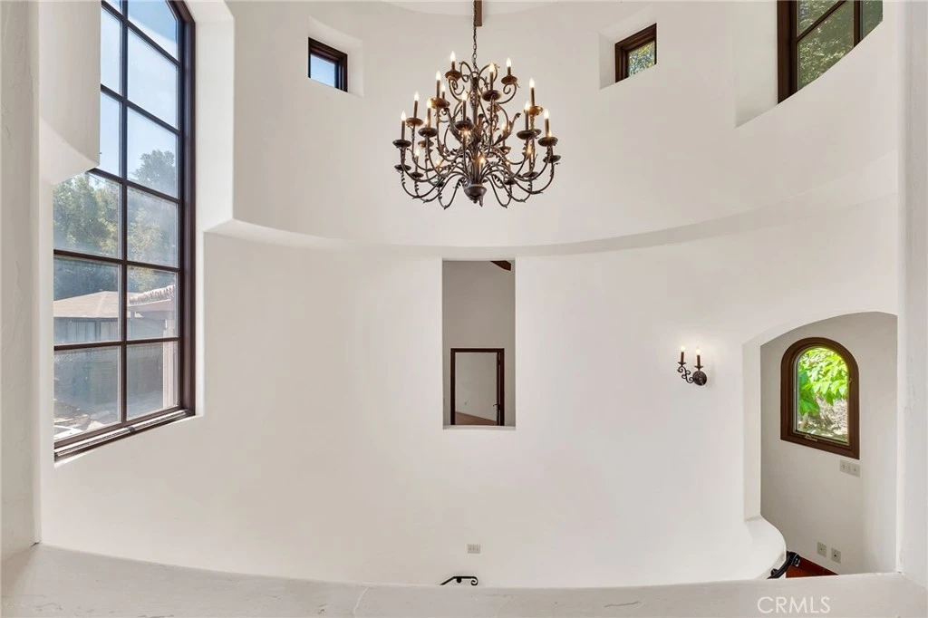 Interior 4