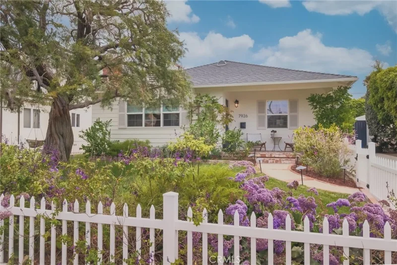 7926 Agnew, Los Angeles, CA 90045
