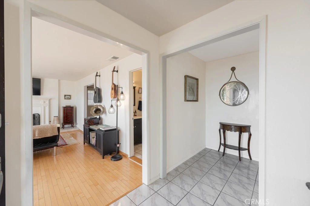 Interior 4