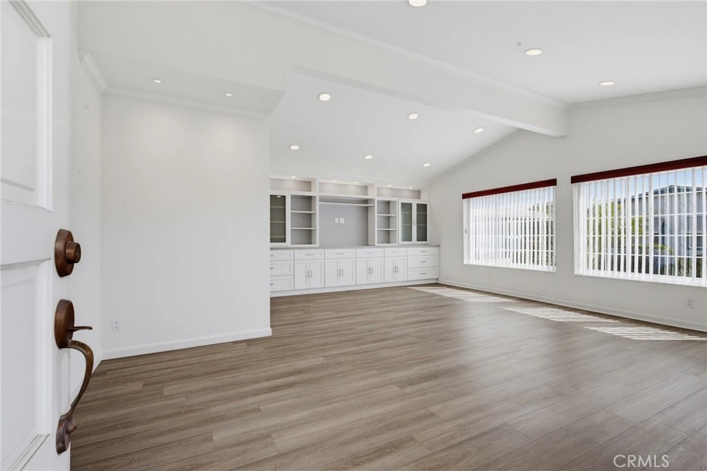 Interior 4