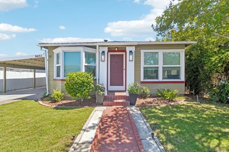 8653 Washington Ave, La Mesa, CA 91942