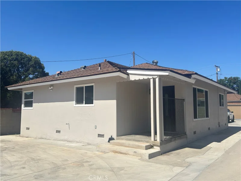 5830 N Vista Street