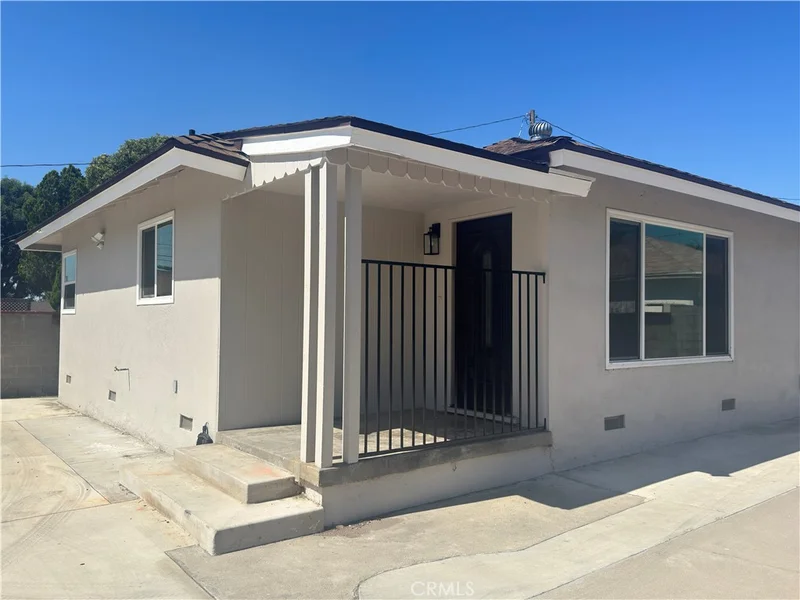 5830 N Vista Street photo 2