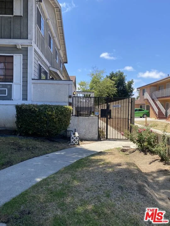 Photo 2 of 14621 S Berendo Avenue 7
