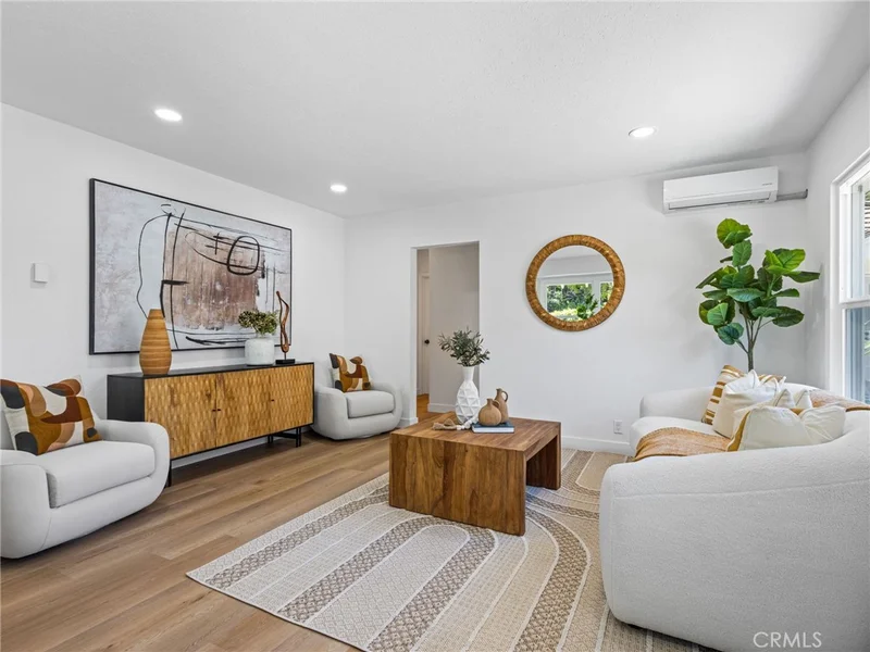 10559 Camarillo photo 2