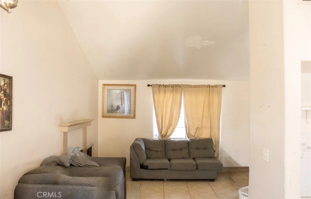 Interior 4