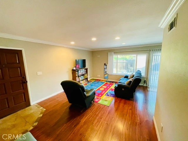 Interior 4
