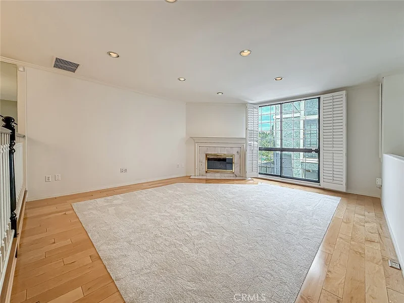 18100 Burbank Boulevard 24