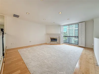 18100 Burbank Boulevard 24