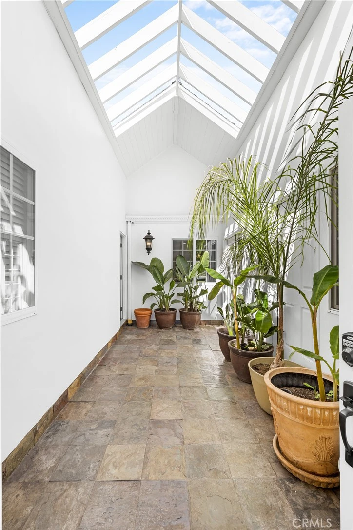 Interior 4