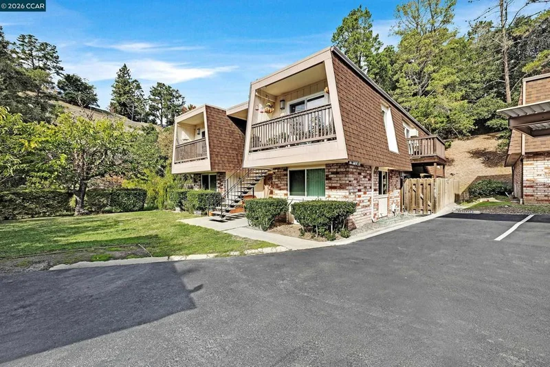 146 Ascot Ct 2 photo 2