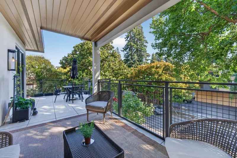 Photo 2 of 1667 San Carlos Avenue 203