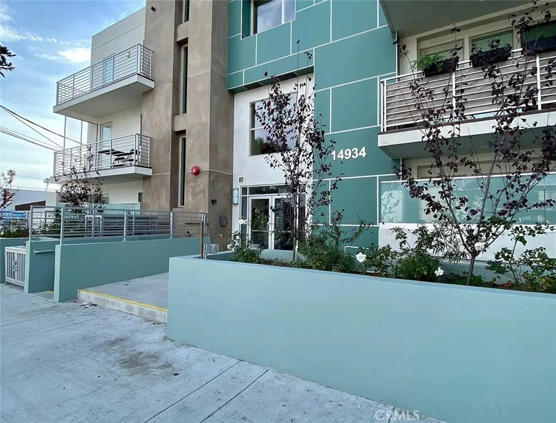 14934 Burbank Boulevard 202, Sherman Oaks, CA 91411