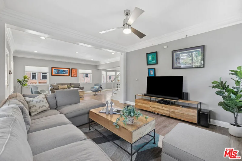 1150 W 48th Street, Los Angeles, CA 90037
