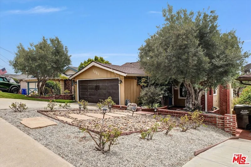 Photo 2 of 1021 Camino Real
