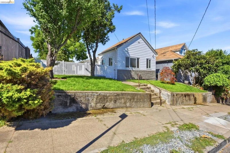 3007 Bona St, Oakland, CA 94601