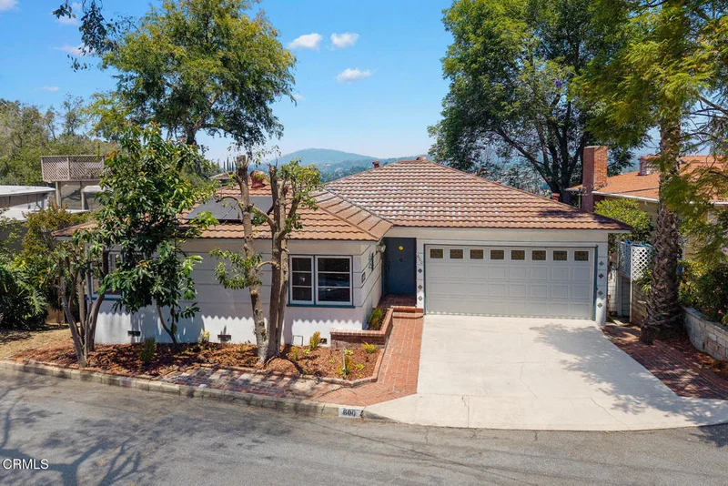 Photo 2 of 600 Alta Vista Circle