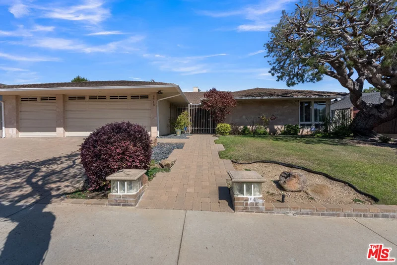 6710 S Holt Avenue, Los Angeles, CA 90056